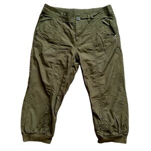 Vintage Y2K Olive Green Capris!